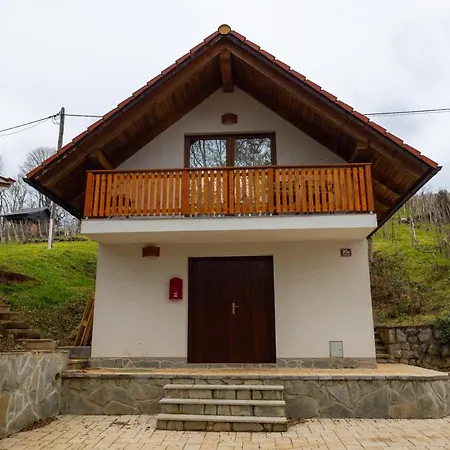 Hébergement de vacances Koca Na Kucarju / House On A Hill *